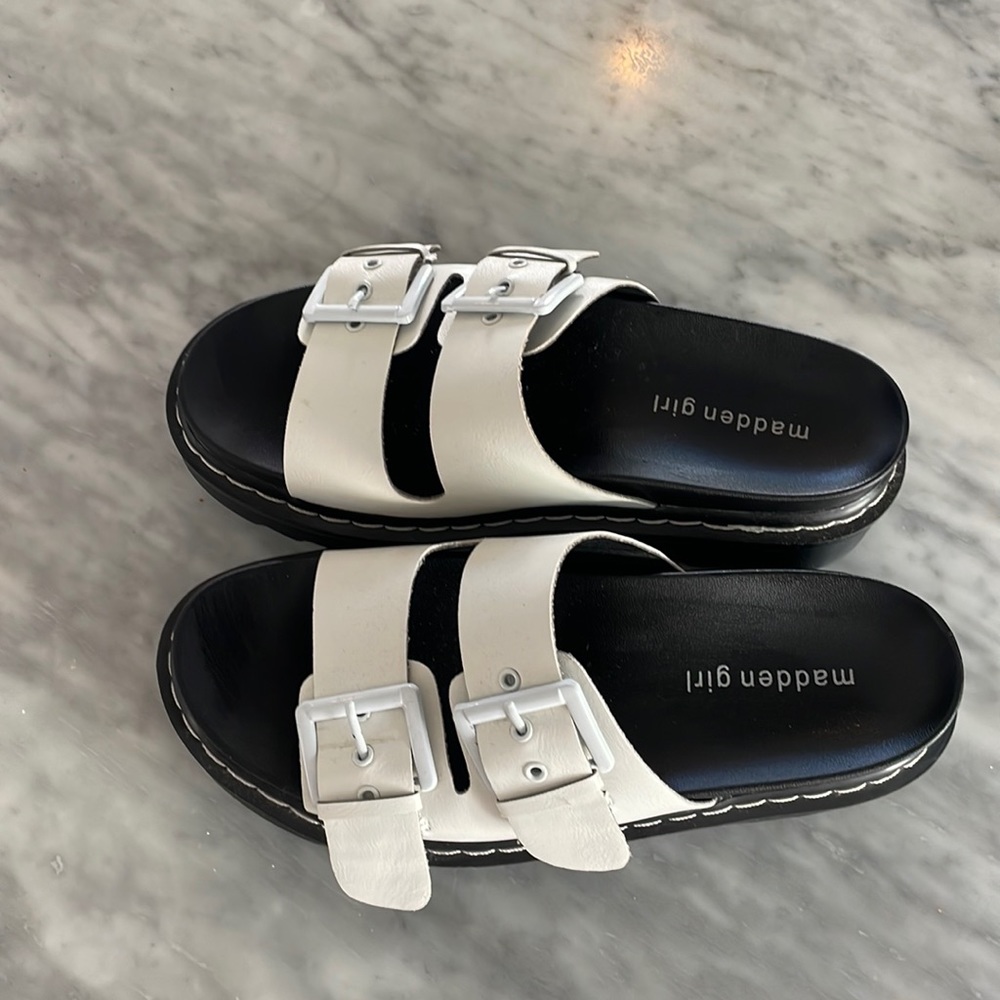Modern sandal